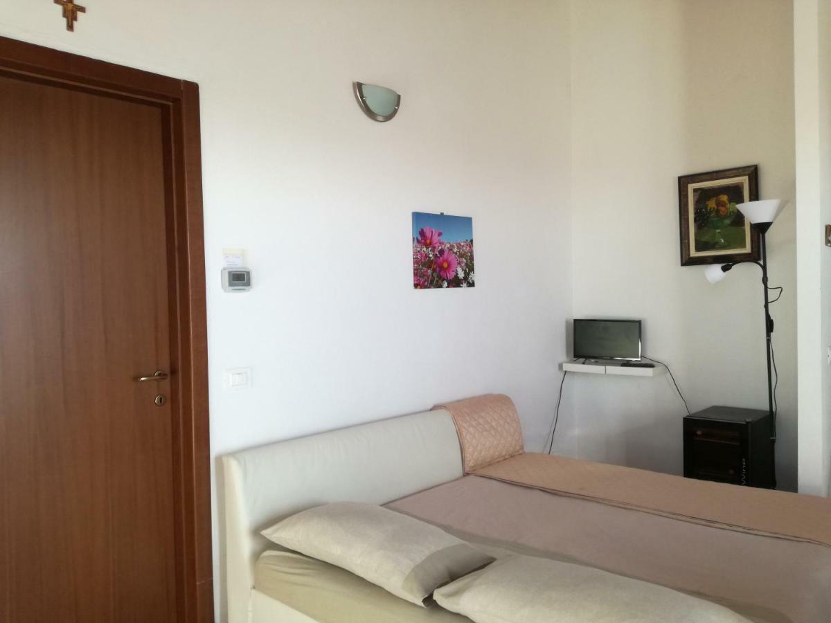 Finestra Della Val D'Orcia Apartment Contignano Exterior photo